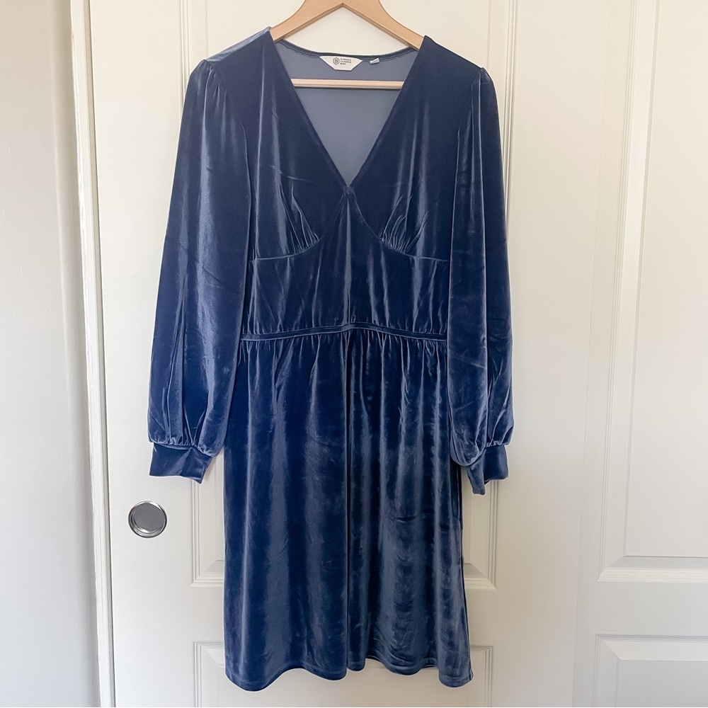 CANDACE CAMERON BURE blue velvet dress